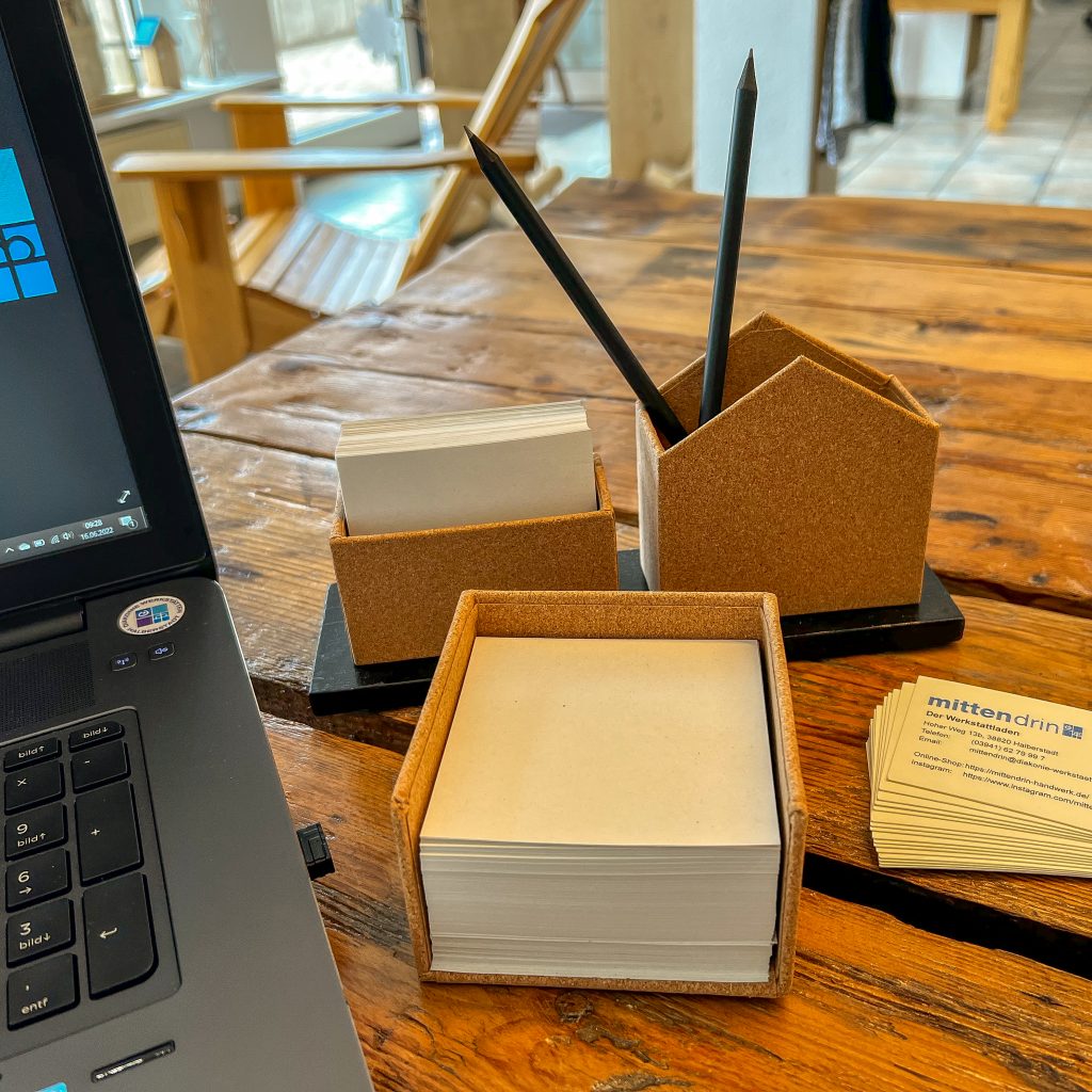 Stiftehalter und Box und Zettelbox