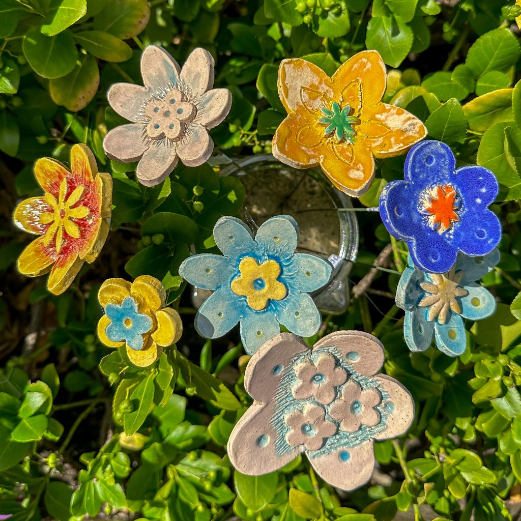 Blütenstecker aus Ton