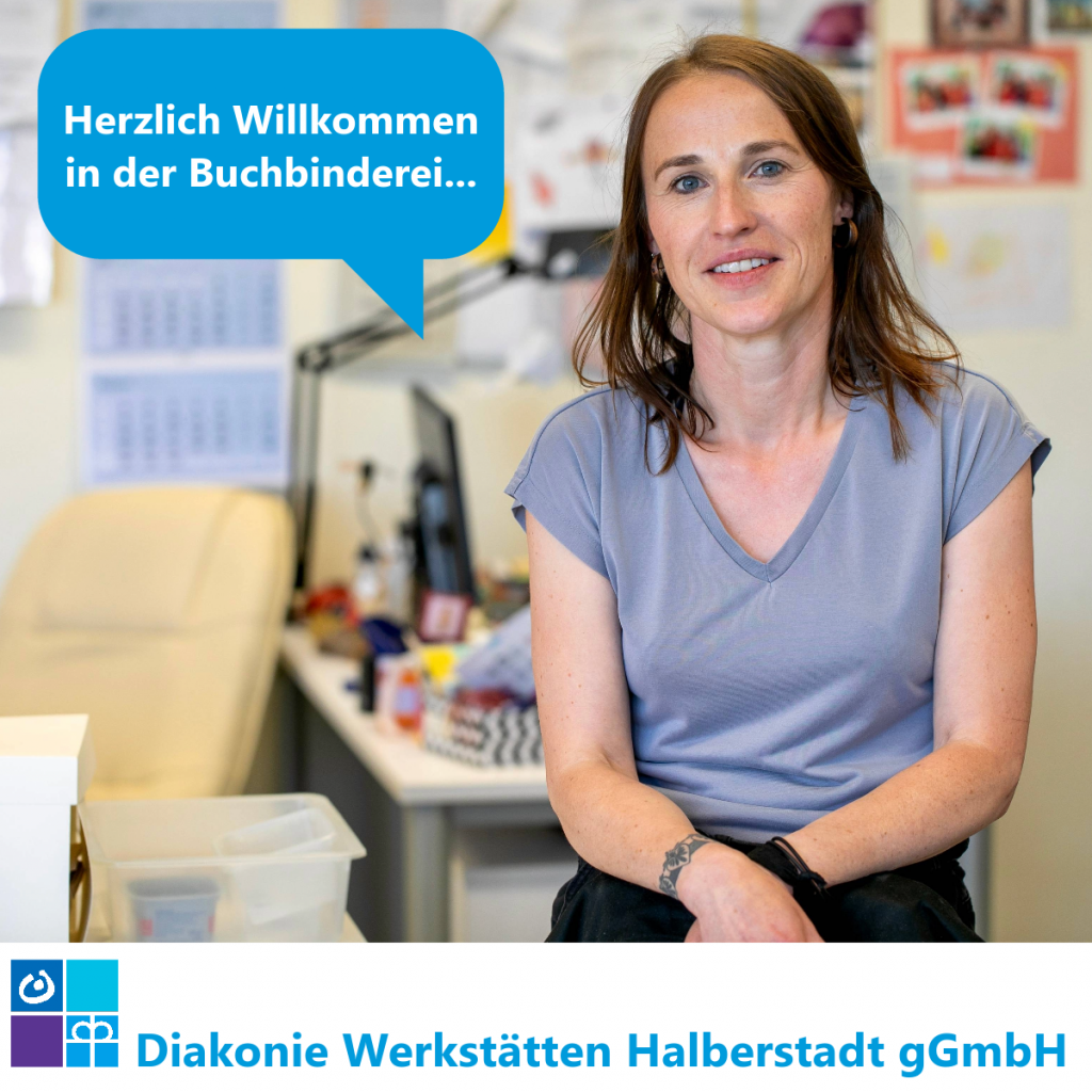 die Bereichsleiterin von der Buchbinderei, Franziska Mönning