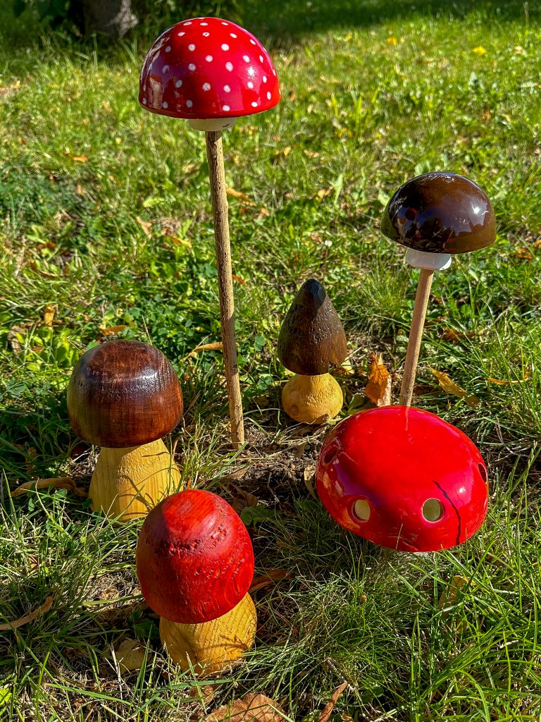Dekopilze aus Holz und Ton