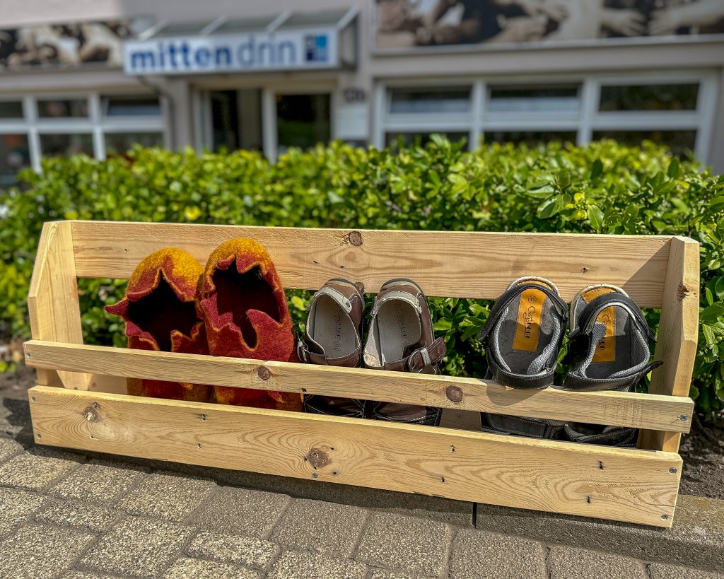 Schuhregal aus Holz