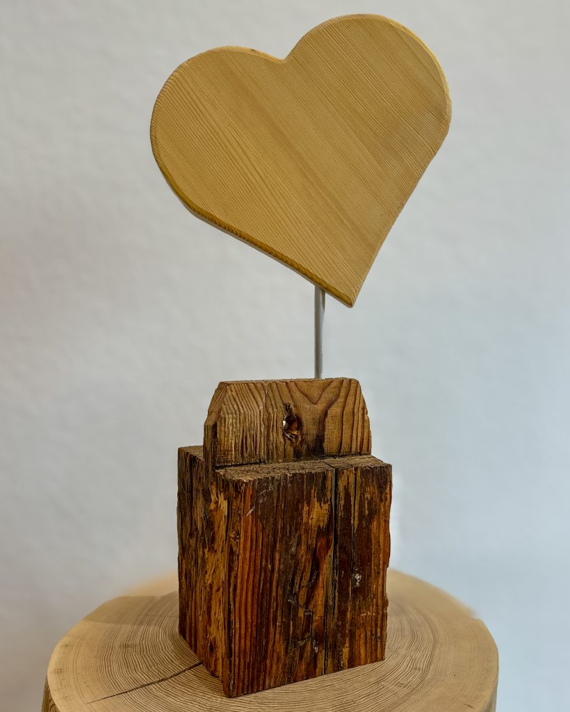 Holzherz mit Balken